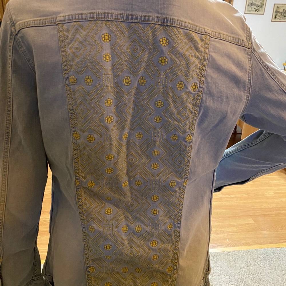 NWOT Jean Jacket Buttons Yellow‎ Floral Design